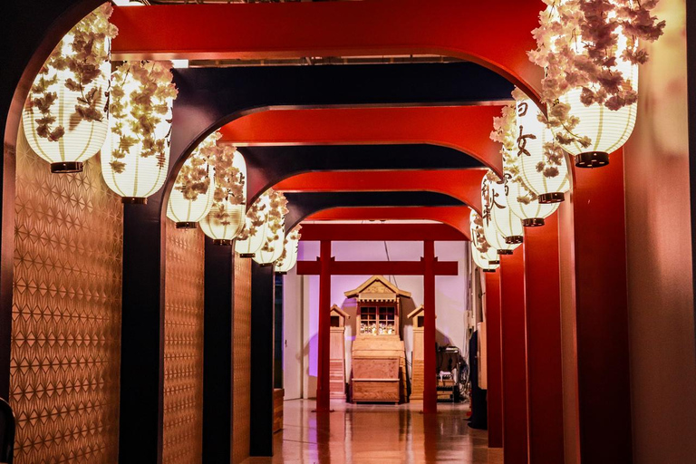 Osaka: Sumo Show with Halal Sukiyaki Group Sumo Show with Halal Sukiyaki set