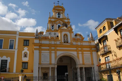 Guided tour of the Macarena neighborhood