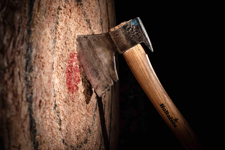 ULTIMATE AXE THROWING &amp; CRAFT BAR EXPERIENCE - Frankfurt -