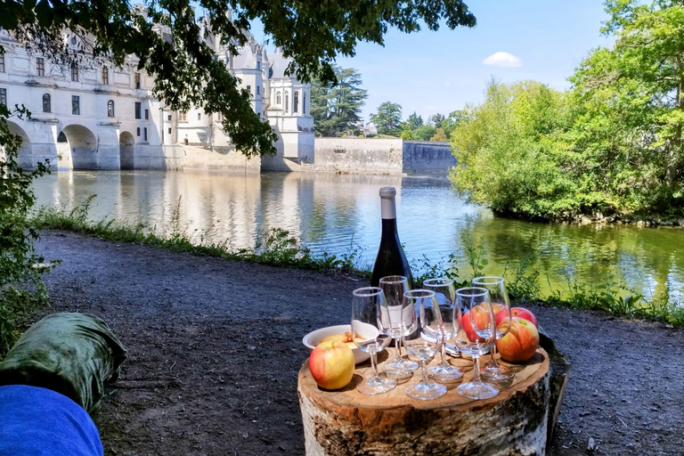 Chenonceau: giro guidato in ebike e pranzo al sacco con vino e formaggioDivertente tour in ebike a Chenonceau con degustazione di vini e formaggi