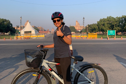 TOUR IN BICICLETTA DI NUOVA DELHI CON COLAZIONE