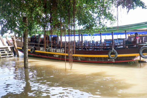 Ho Chi Minh: Cu Chi Tunnels and Mekong Delta Full-Day TourVIP Group Tour with Transfer by Limousine