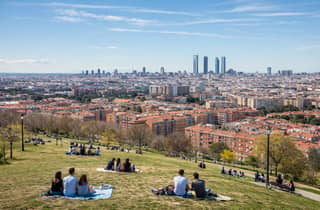 Kontraste von Madrid: Salamanca, Vallecas, China Town Usera