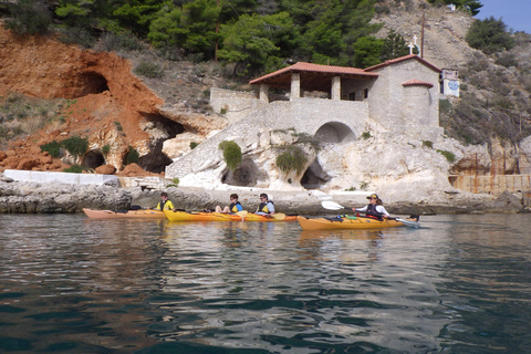 Porto del villaggio di Xiropigado: Tour della grotta dei pirati in kayak di mare