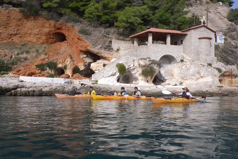 Porto del villaggio di Xiropigado: Tour della grotta dei pirati in kayak di mare