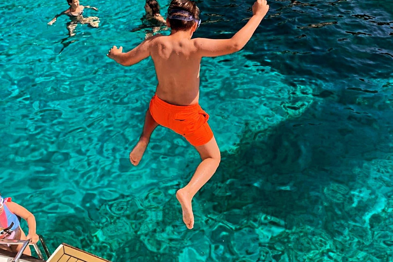 Bonifacio by sailboat 7h: Luxury, Relaxation and Sublime Landscapes Bonifacio by sailboat 7h: Luxury, Relaxation, and Sublime Landscapes