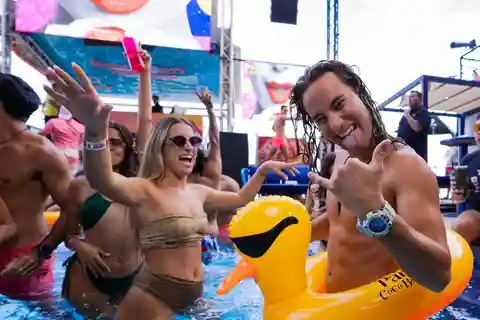 Coco Bongo beach club