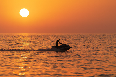 Cannes: excursión en moto acuática al atardecer a las islas de Lérins