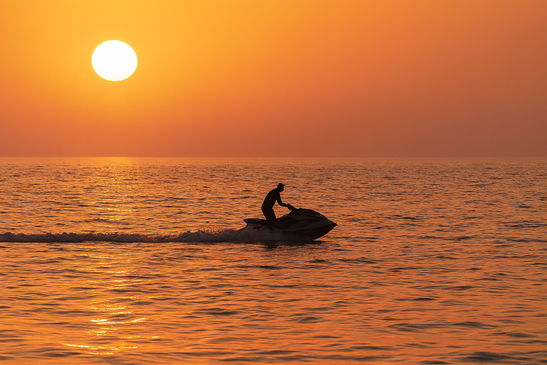 Cannes: excursión en moto acuática al atardecer a las islas de Lérins