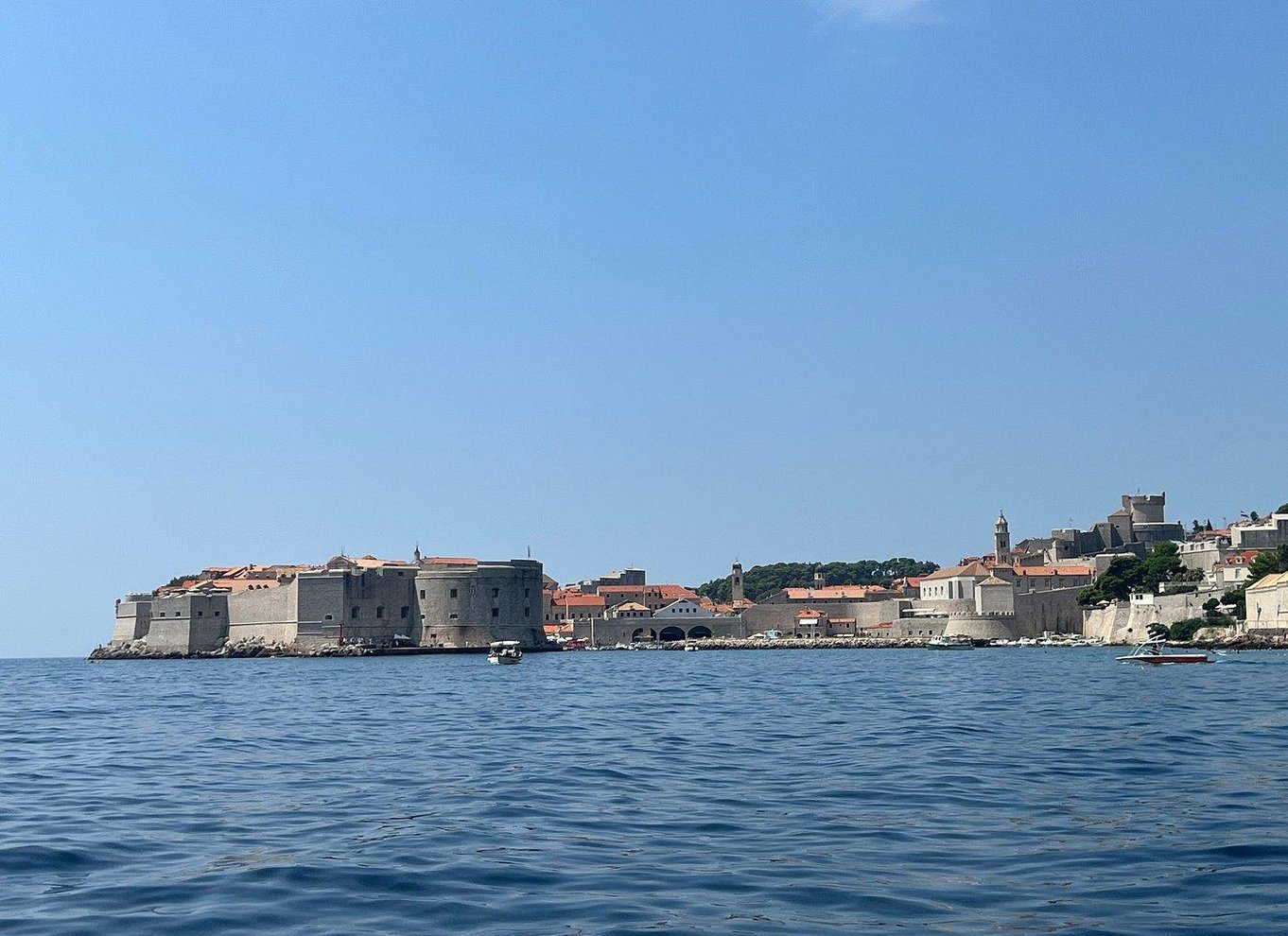 Solnedgangstur i glasbåd rundt i den gamle by og til grotter i Dubrovnik