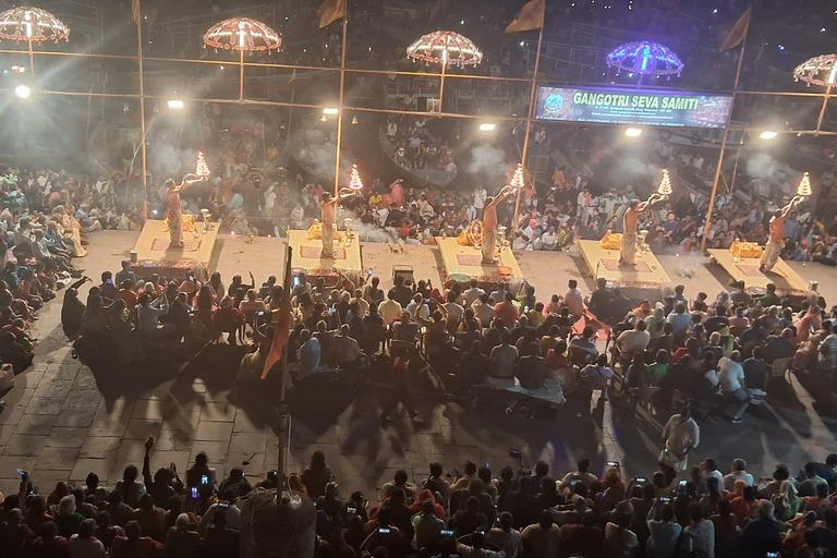 Manikarnika Ghat en Ganga Arti Tour