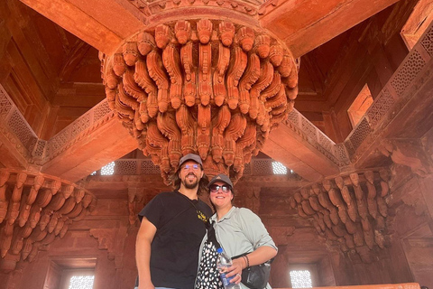 Från Agra till Jaipur: Chand Baori och Fatehpur Transfer Tour