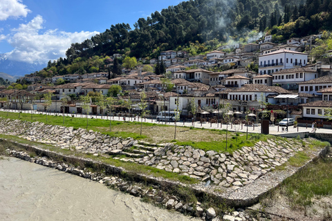 من تيرانا: بيرات، جيروكاستر، وكساميل، جولة لمدة يومين