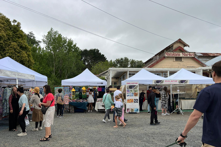 Au départ d&#039;Auckland : MARCHÉ DU VILLAGE DE MATAKANA ET VISITE DES VIGNOBLES ET DES SCULPTURES