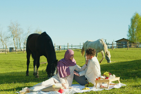 Kathmandu: Horseback Riding Tour with Picnic and Guide