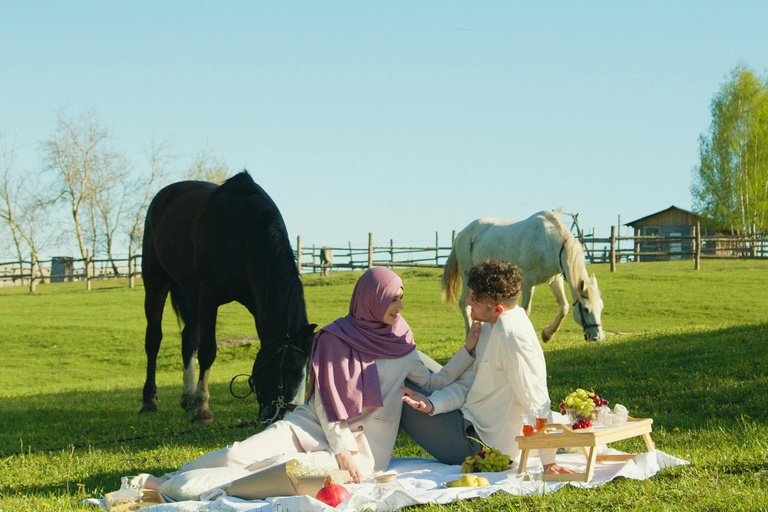 Kathmandu: Horseback Riding Tour with Picnic and Guide
