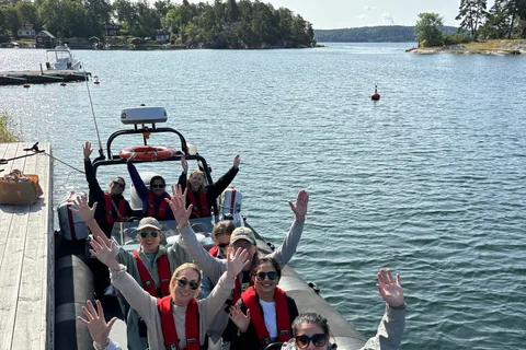 Wycieczki z przewodnikiem łodzią motorową po archipelagu z Saltsjöbaden