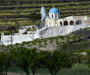 Santorini's Traditional Villages & Akrotiri Excavations
