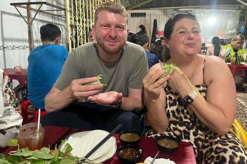 HCM: Melhor comida de rua e excursão turística com um guia amigávelHCM City: Visita à comida de rua de mota com um guia simpático