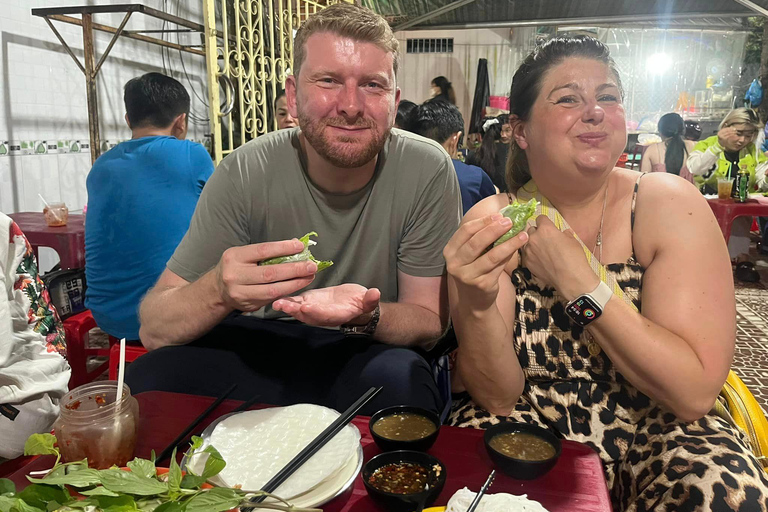 HCM: Melhor comida de rua e excursão turística com um guia amigávelHCM City: Visita à comida de rua de mota com um guia simpático