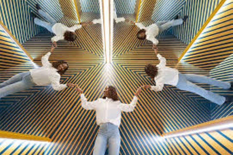 Nairobi: Giraffe Center, Museum of Illusions & Blixen Tour