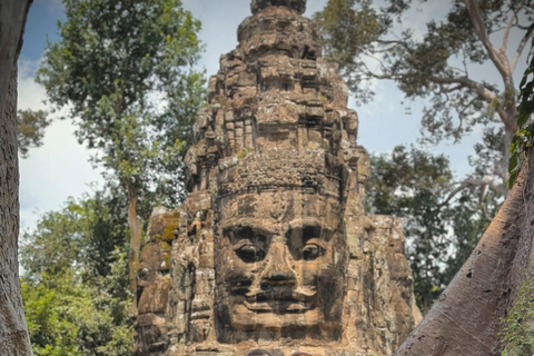 Siem Reap: Private Angkor Wat Tuk-Tuk Tour in Spanish Angkor Wat Sunset & Small Circuit (Spanish-Speaking Guide)