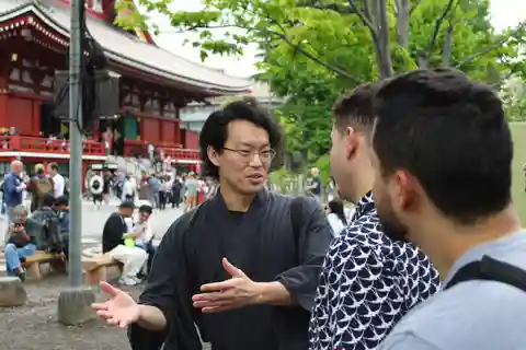 Tokyo: Asakusa Walking Tour with Japanese Comedian