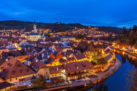 Praag: Transfer naar Hallstatt via het fabelachtige Cesky Krumlov