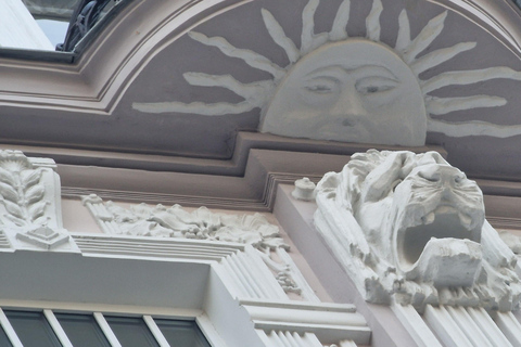 Riga: Art Nouveau Tour with Hat Wearing