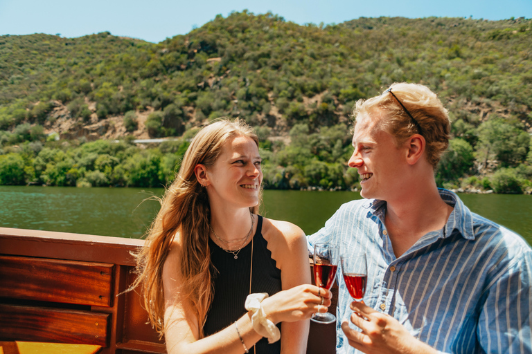 Valle del Duero: tour vinícola, almuerzo y crucero en el ríoSe incluyen traslados de ida y vuelta al hotel