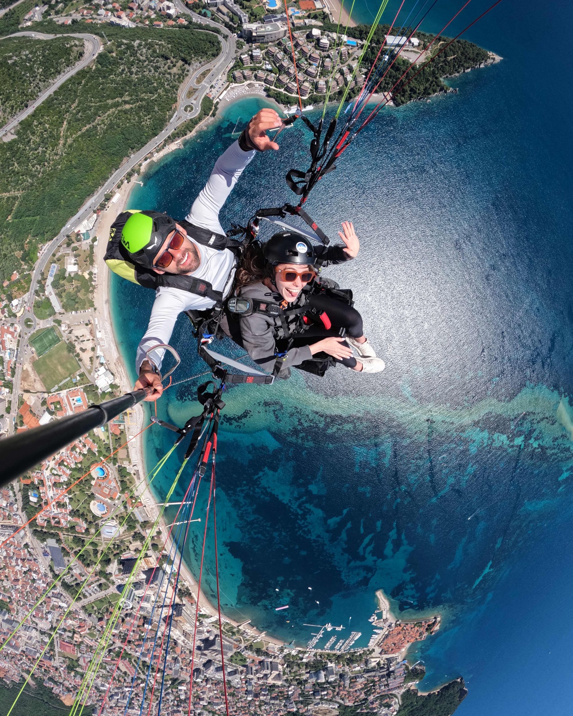 Budva: Tandem-Paragliding mit einem zertifizierten Piloten | All-Inclusive