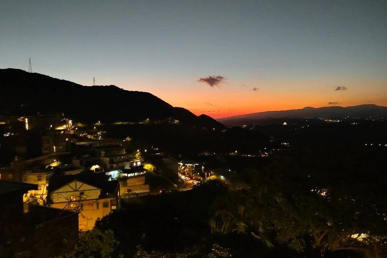 From Taipei: Jiufen and Shifen Day Trip with Guide Bus tour