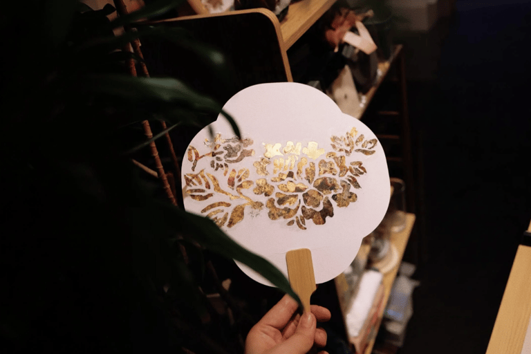 Guangzhou: Gold Leaf Fan Art Experience Guangzhou: Gold Leaf Fan Art Experience