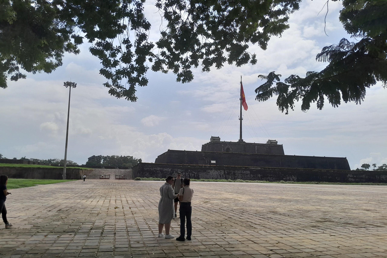 Hue : Visite à pied de la cité impériale et du marché de Dong Ba