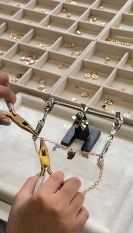 Hanoi: Vietnam gold-plated jewel assemble workshop