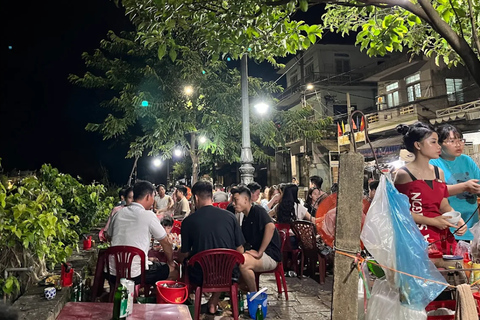 Hue City: Walking Food Tour at real local spots Private Group