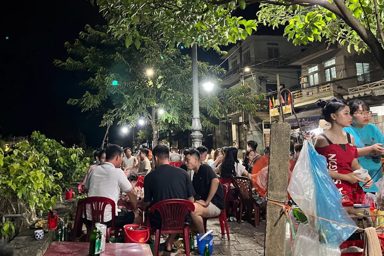 Hue City: Walking Food Tour at real local spots Private Group