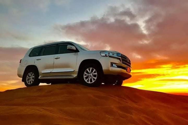 الدوحة: رحلة سفاري في الصحراء، وقيادة على الكثبان الرملية، والتزلج على الرمالDoha: Desert Safari, Dune Bashing, and