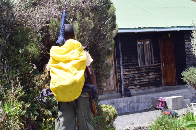 Inolvidable itinerario de senderismo de 1 día por el Monte Meru