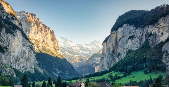 Video + Guided e-Bike sightseeing tour: Interlaken - Lauterbrunnen - Iseltwald