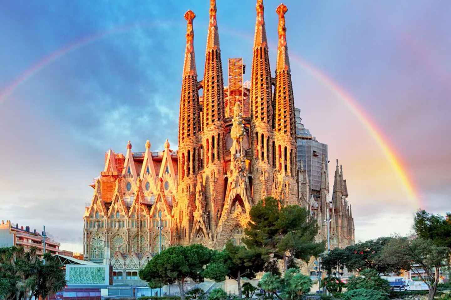 Sagrada Familia Exterior: The Secrets of the Facades - Official Guided Tour in English