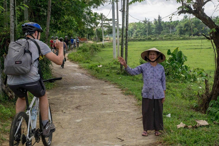 Hoi An: Countryside Bicycle Tour with Farm, Basket Boat Ride