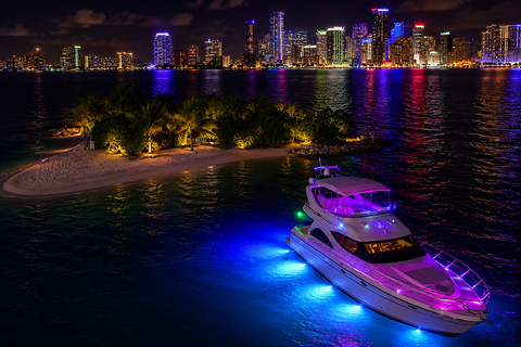 NIGHT TIME: Yacht experience through the Heart Of Miami