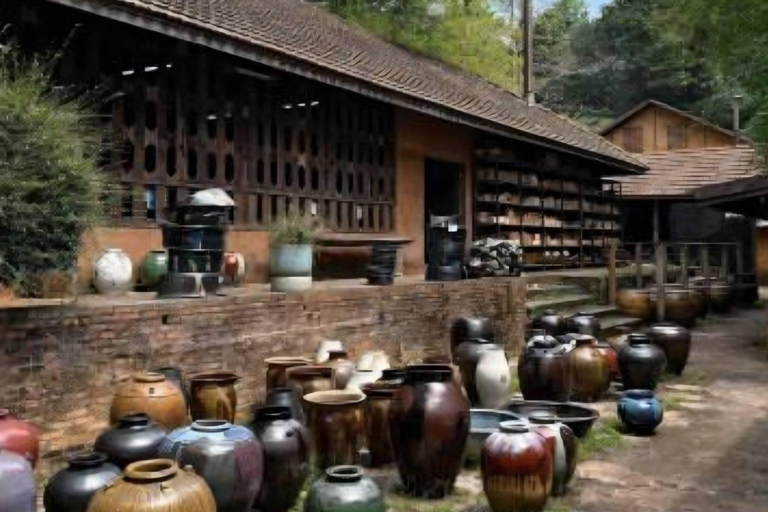 Descobre Chiang Rai: templos, arte e natureza cénicaDiscover Chiang Rai: Temples, Art, and Scenic Nature