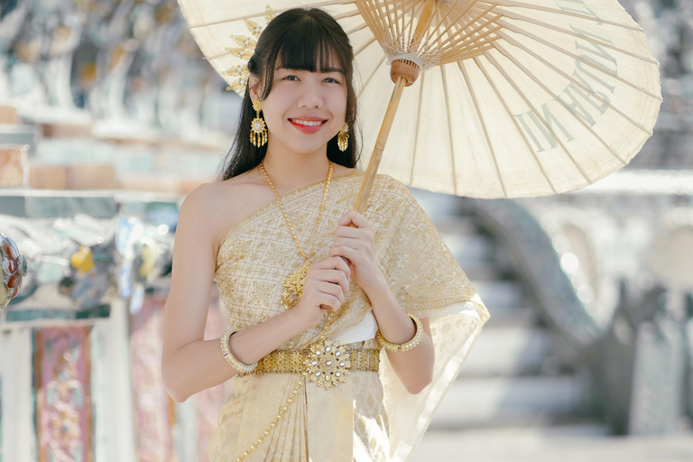 Thai Costume Photographer at Wat Arun/Pho in Bangkok 2 Hours Photography (per person) at Wat Arun + Wat Pho
