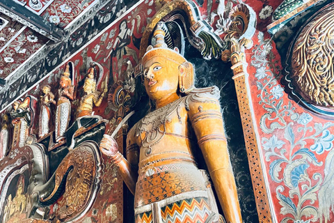 From Negombo: Kelaniya Rajamaha Vihara Guided Temple Tour