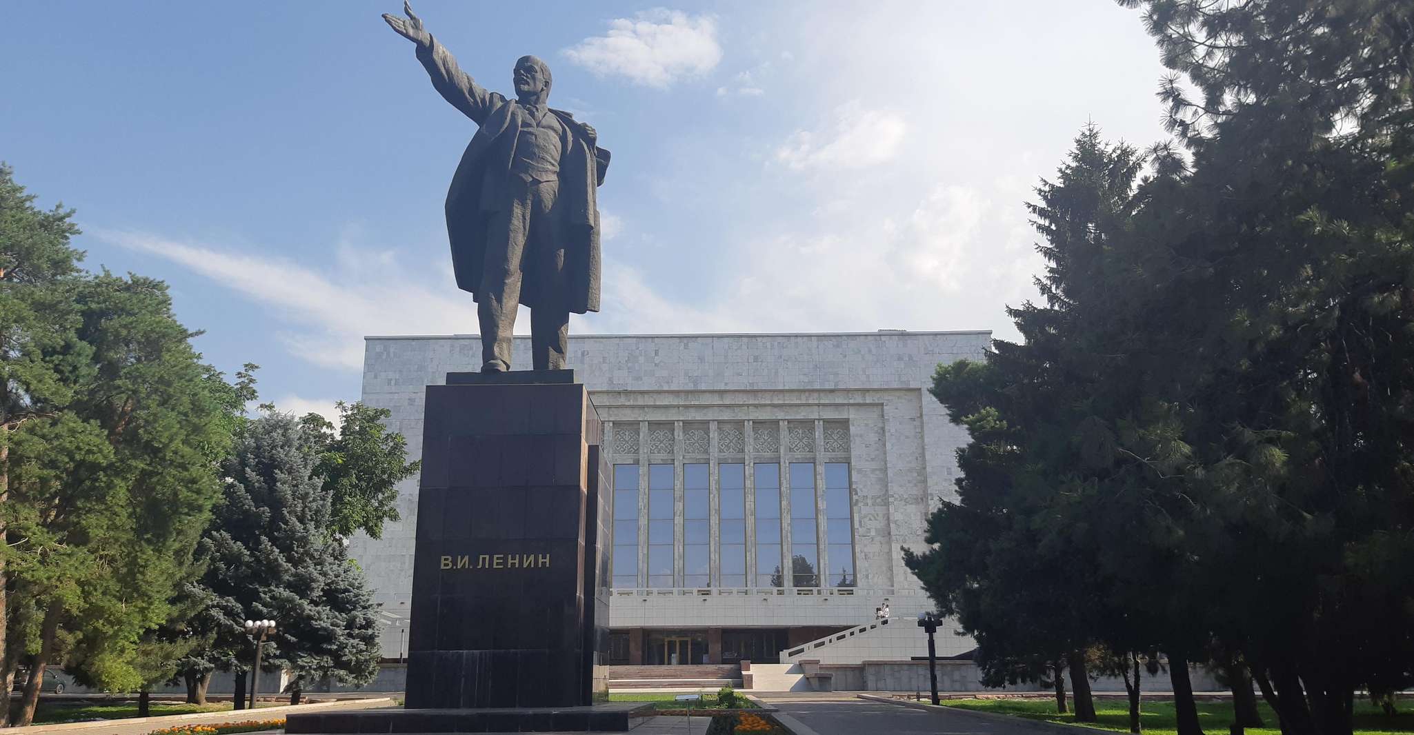 Bishkek, Walking city tour - Housity