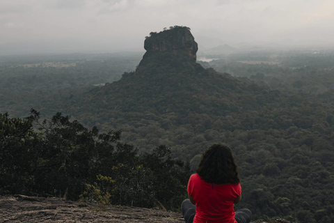 Colombo: a la Roca de Pidurangala y Excursión al Pueblo con Safari