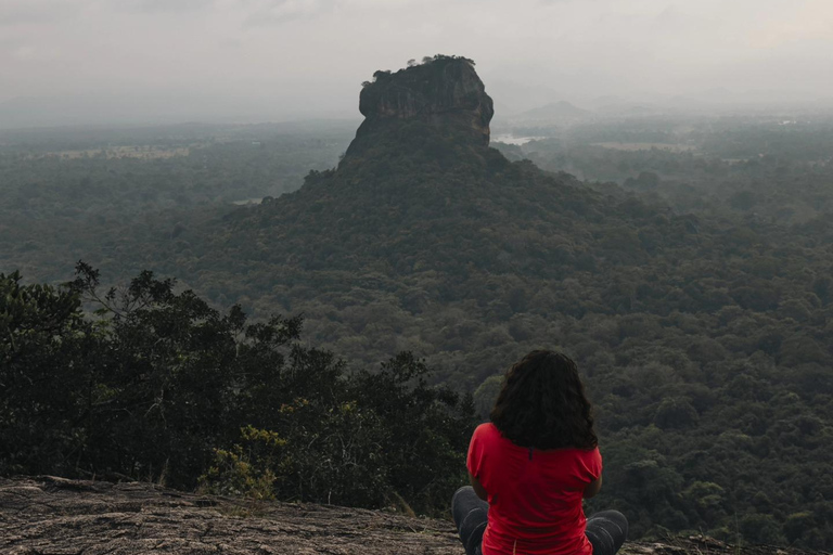 Colombo: a la Roca de Pidurangala y Excursión al Pueblo con Safari