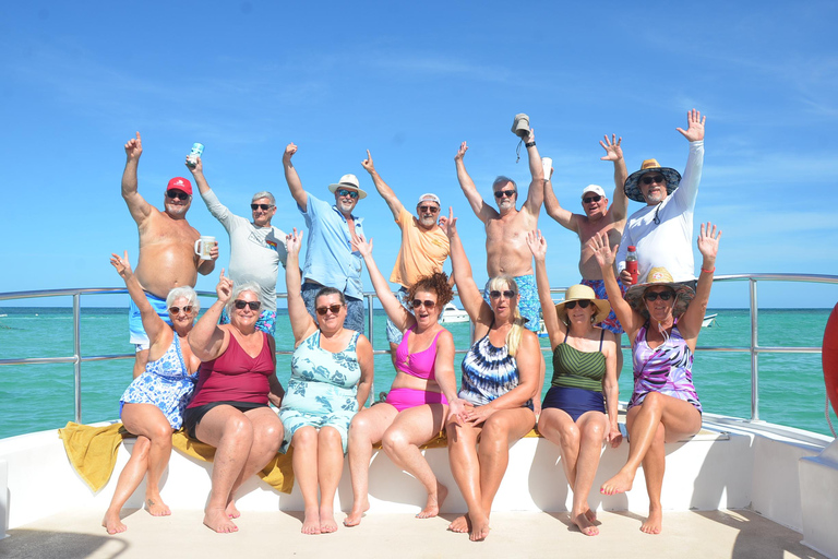 PuntaCana: Private Luxury Family BoatCruise with snorkelling